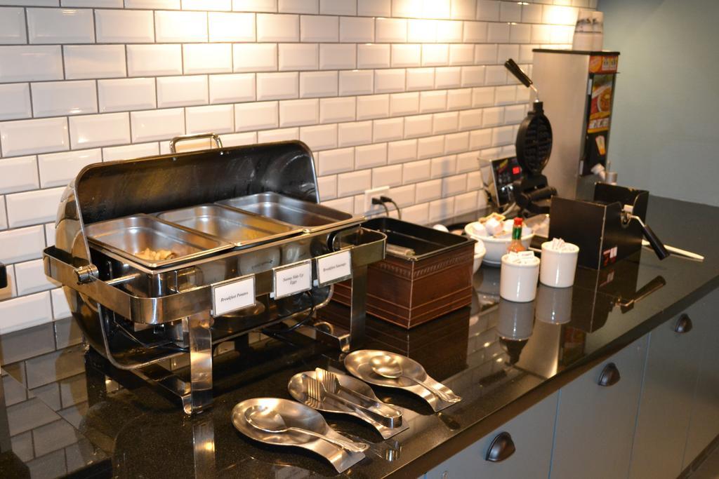 Country Inn & Suites By Radisson Roseville - St Paul 외부 사진
